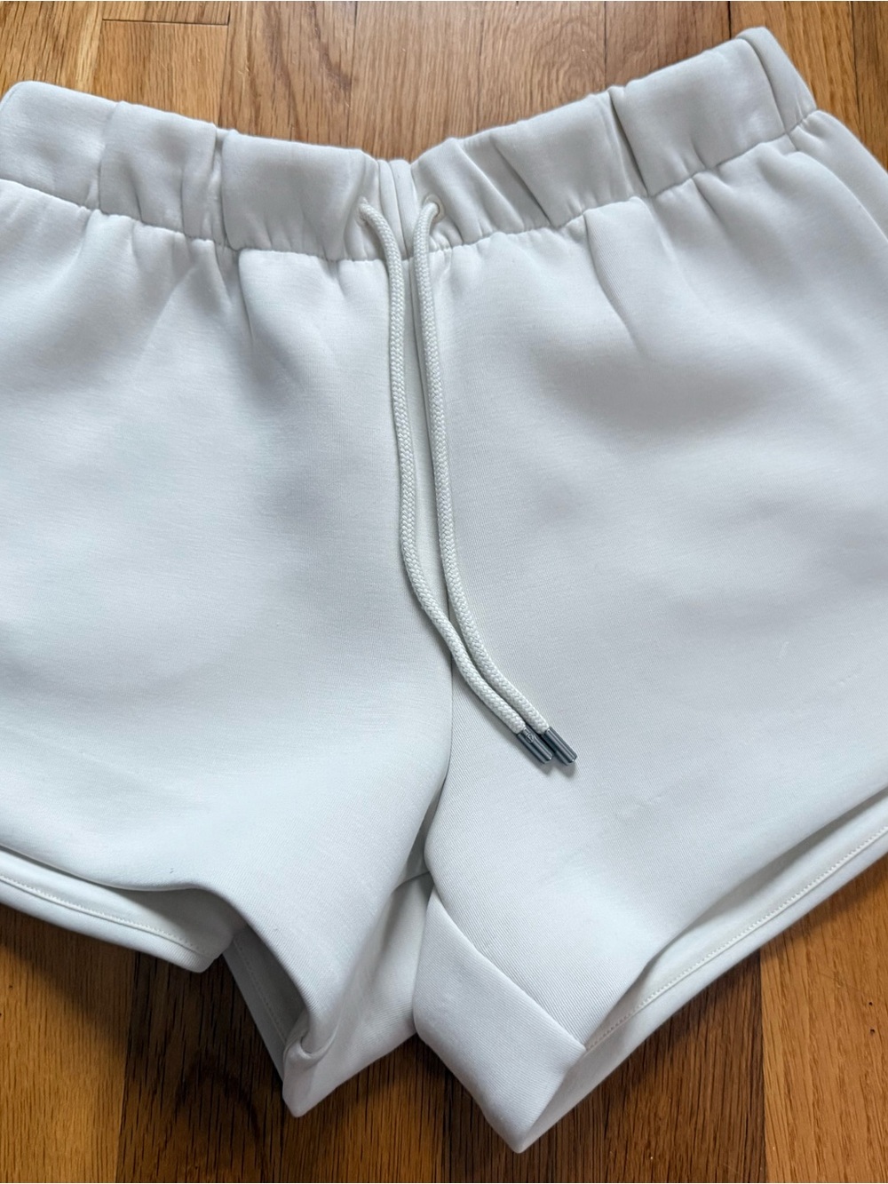 Lululemon Sleek Spacer Mid-Rise Shorts 3.5"